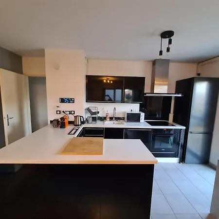 3 Pieces Avec Parking A Chez David Lägenhet