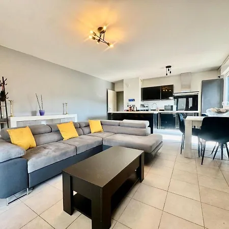 3 Pieces Avec Parking A Chez David Apartman *