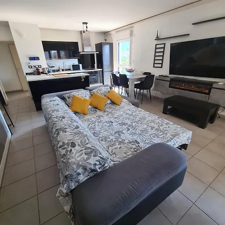 3 Pieces Avec Parking A Chez David Apartman *